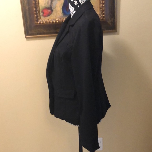 Charlotte Russe Classic lined 1 button blazer, roll satin & lace detail sleeves - Picture 3 of 12